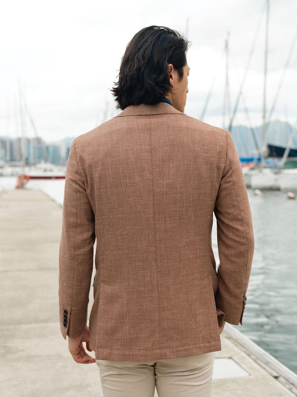 棕色羊毛亚麻和丝绸西装外套